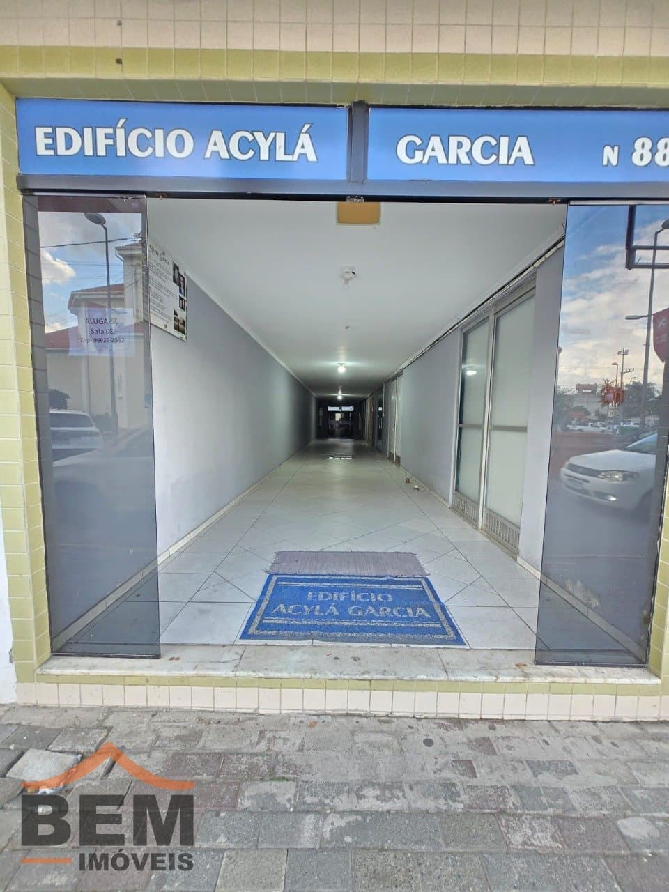 Sala Comercial para Locação com 24m² no bairro Centro, em Camboriú: 01 - FACHADA