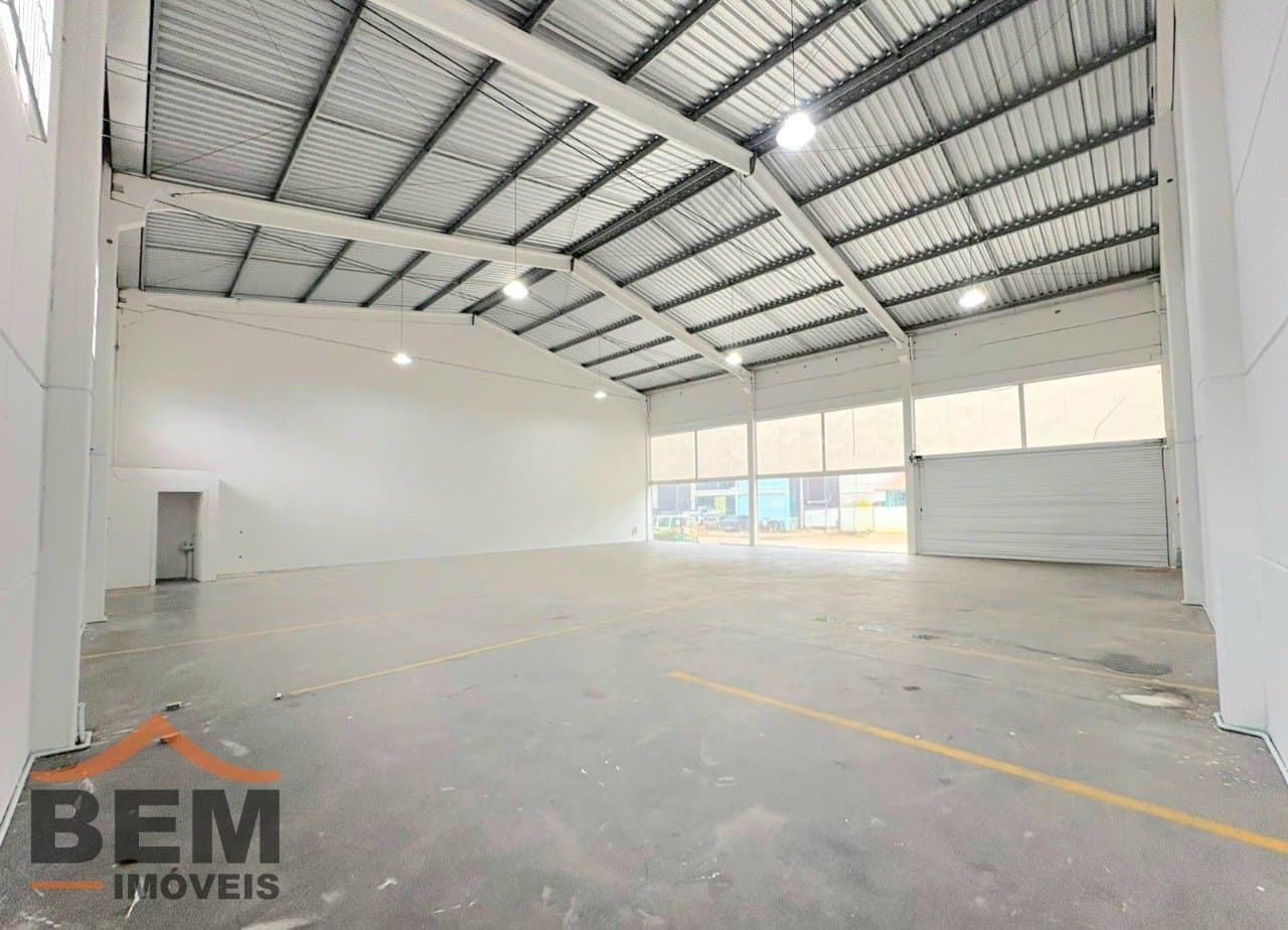 Galpão para Locação com 648m² no bairro Santa Regina, em Camboriú: 03-SALA COMERCIAL