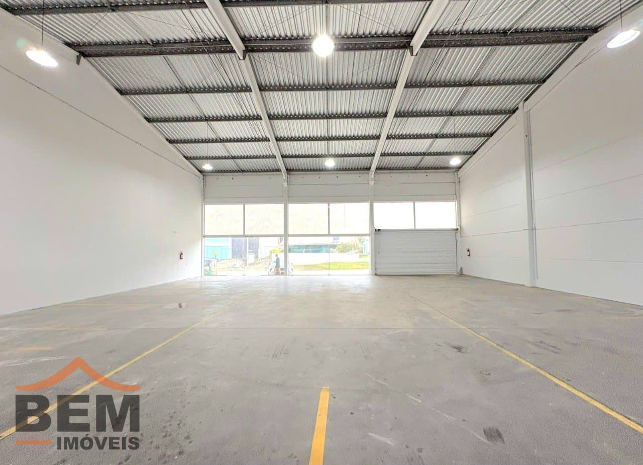 Galpão para Locação com 648m² no bairro Santa Regina, em Camboriú: 04-SALA COMERCIAL