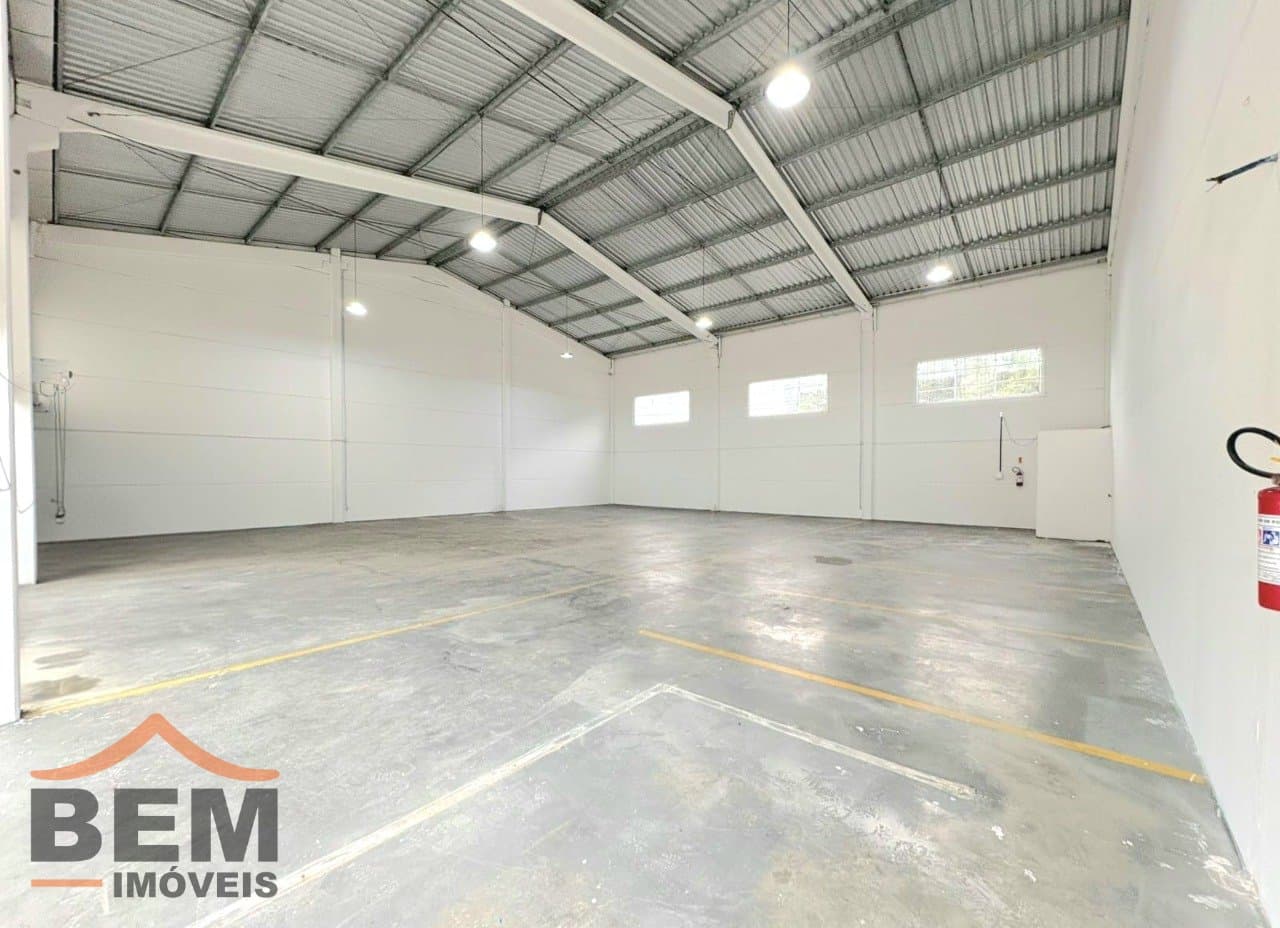 Galpão para Locação com 648m² no bairro Santa Regina, em Camboriú: 06-SALA COMERCIAL