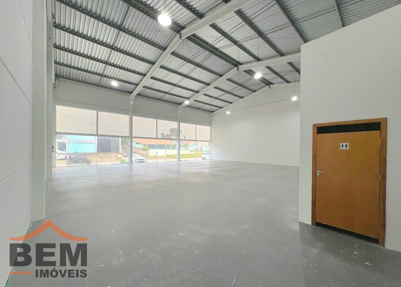 Galpão para Locação com 324m² no bairro Santa Regina, em Camboriú: 04 - SALA