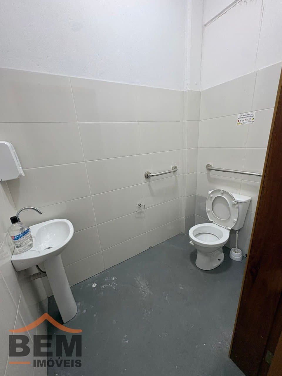 Galpão para Locação com 324m² no bairro Santa Regina, em Camboriú: 05 - BANHEIRO