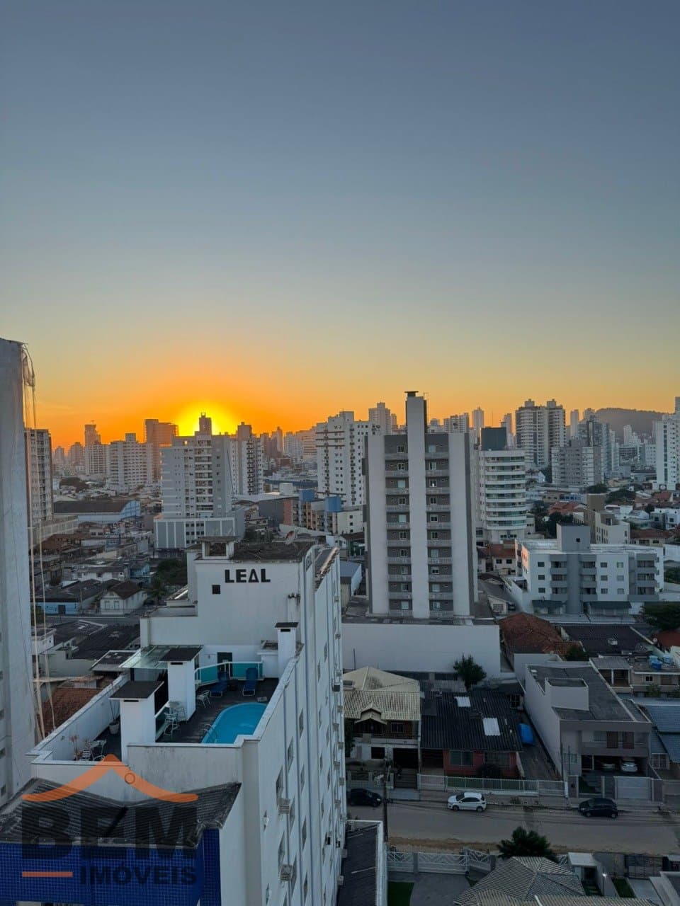 Apartamento para Venda com 3 quartos no bairro Vila Operária, em Itajaí: 23 - VISTA