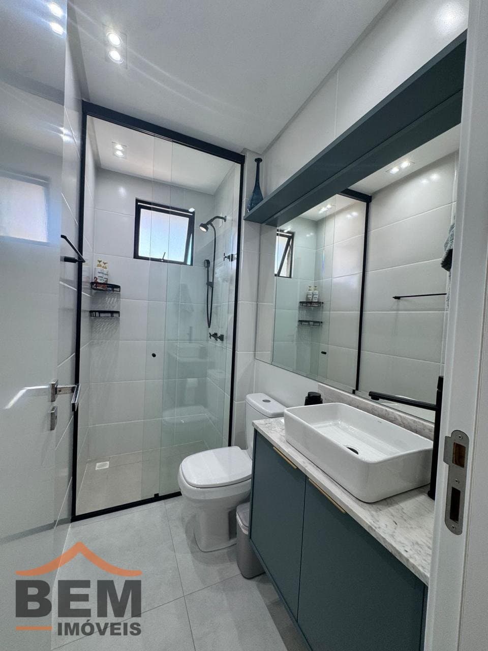 Apartamento para Venda com 3 quartos no bairro Vila Operária, em Itajaí: 17 - BANHEIRO SUÍTE