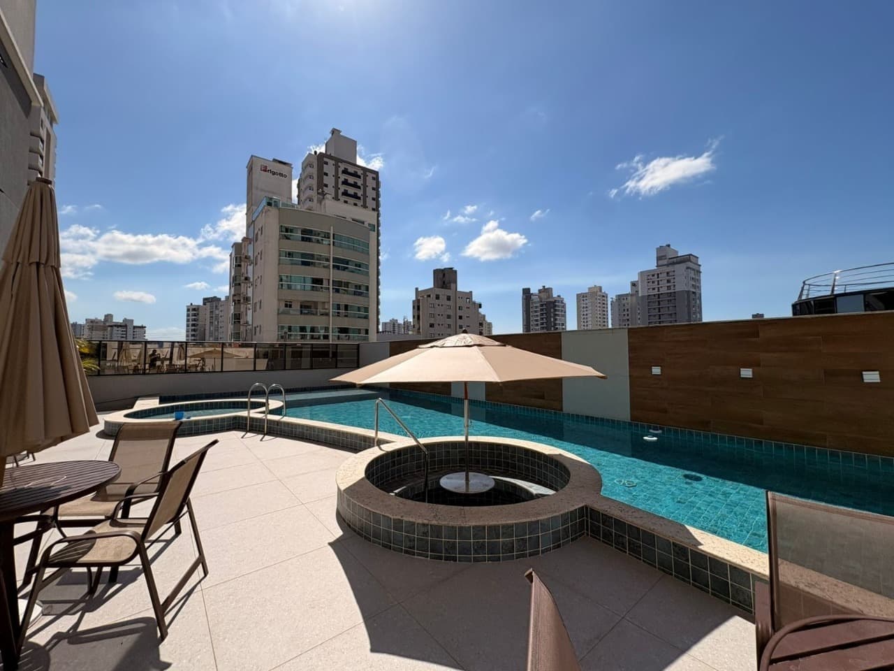 Apartamento para Venda com 3 quartos no bairro Vila Operária, em Itajaí: 25 - PISCINA