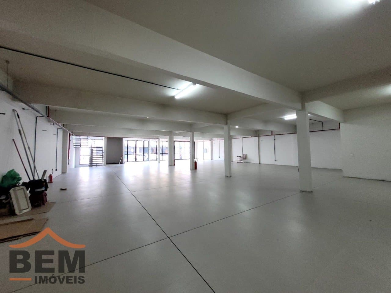 Galpão para Locação com 790m² no bairro Vila Operária, em Itajaí: 4 - INTERNO