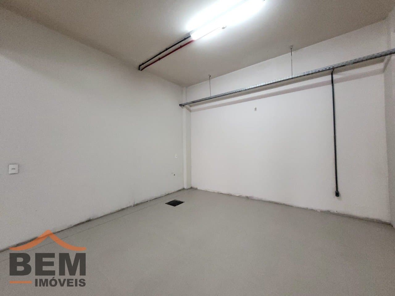Galpão para Locação com 790m² no bairro Vila Operária, em Itajaí: 6 - INTERNO