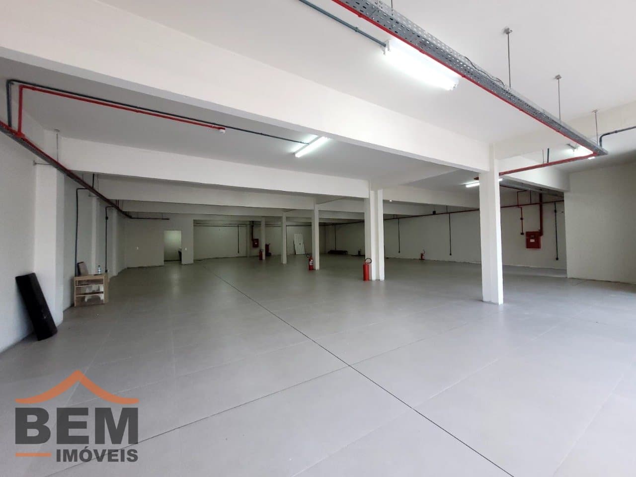 Galpão para Locação com 790m² no bairro Vila Operária, em Itajaí: 9 - INTERNO