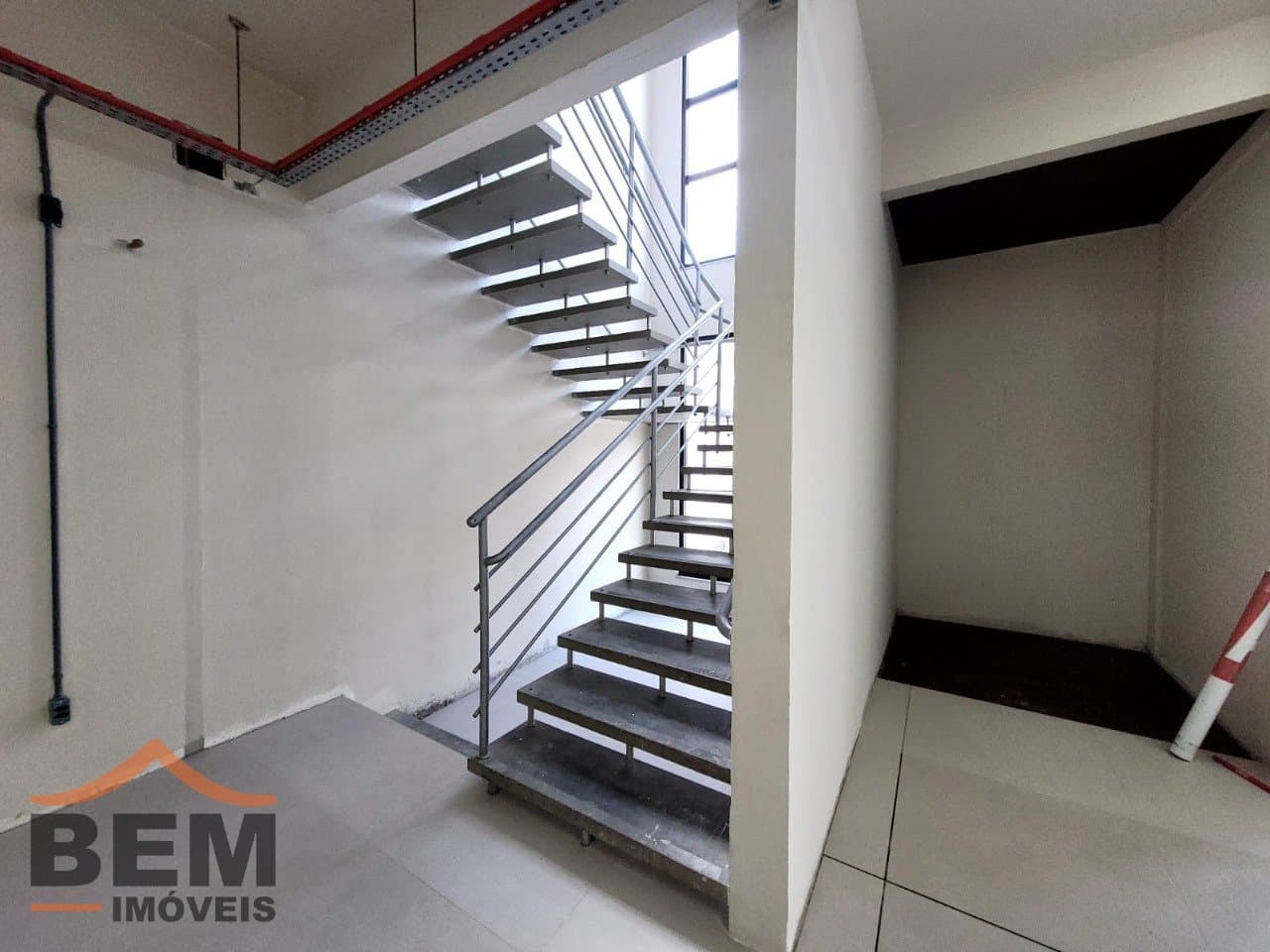Galpão para Locação com 790m² no bairro Vila Operária, em Itajaí: 10 - INTERNO
