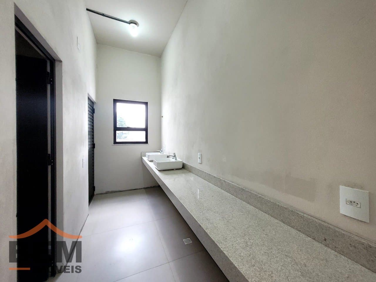 Galpão para Locação com 790m² no bairro Vila Operária, em Itajaí: 13 -  BANHEIRO