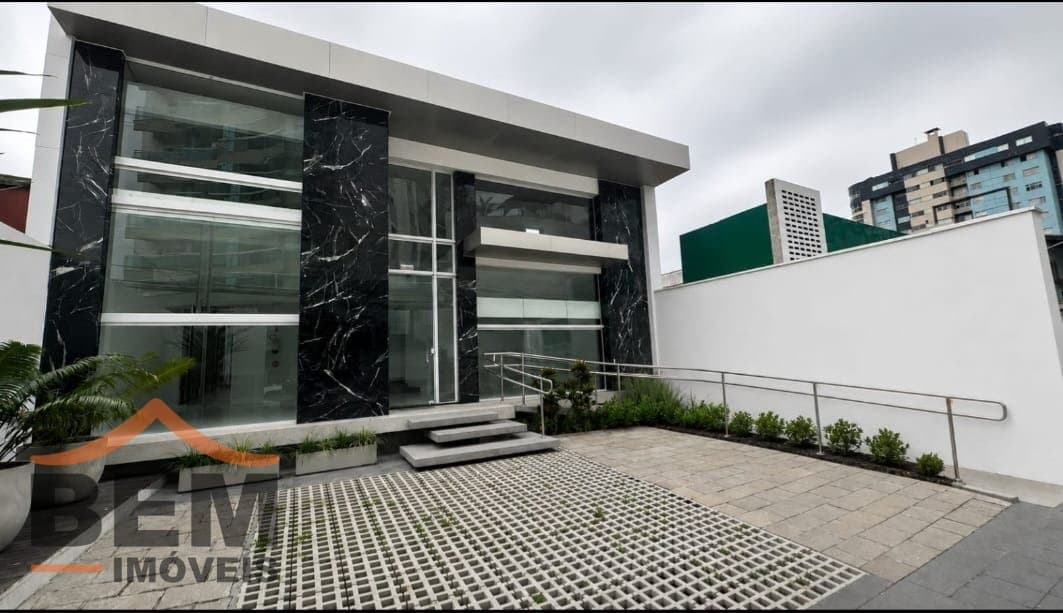 Sala Comercial para Locação com 400m² no bairro Fazenda, em Itajaí: 1 - FACHADA