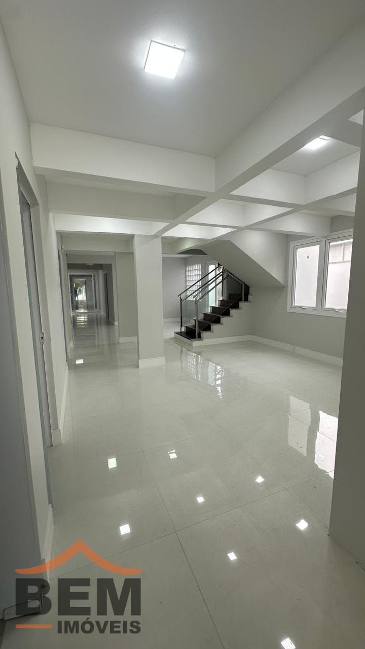 Sala Comercial para Locação com 400m² no bairro Fazenda, em Itajaí: 3 - SALA