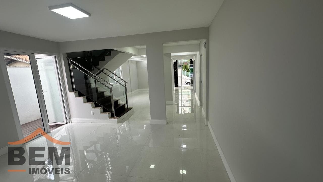 Sala Comercial para Locação com 400m² no bairro Fazenda, em Itajaí: 14 - INTERIOR DA SALA