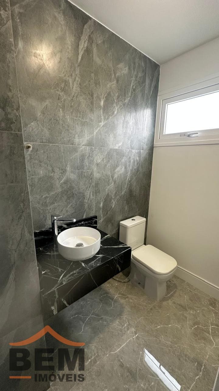 Sala Comercial para Locação com 400m² no bairro Fazenda, em Itajaí: 17 - BANHEIRO