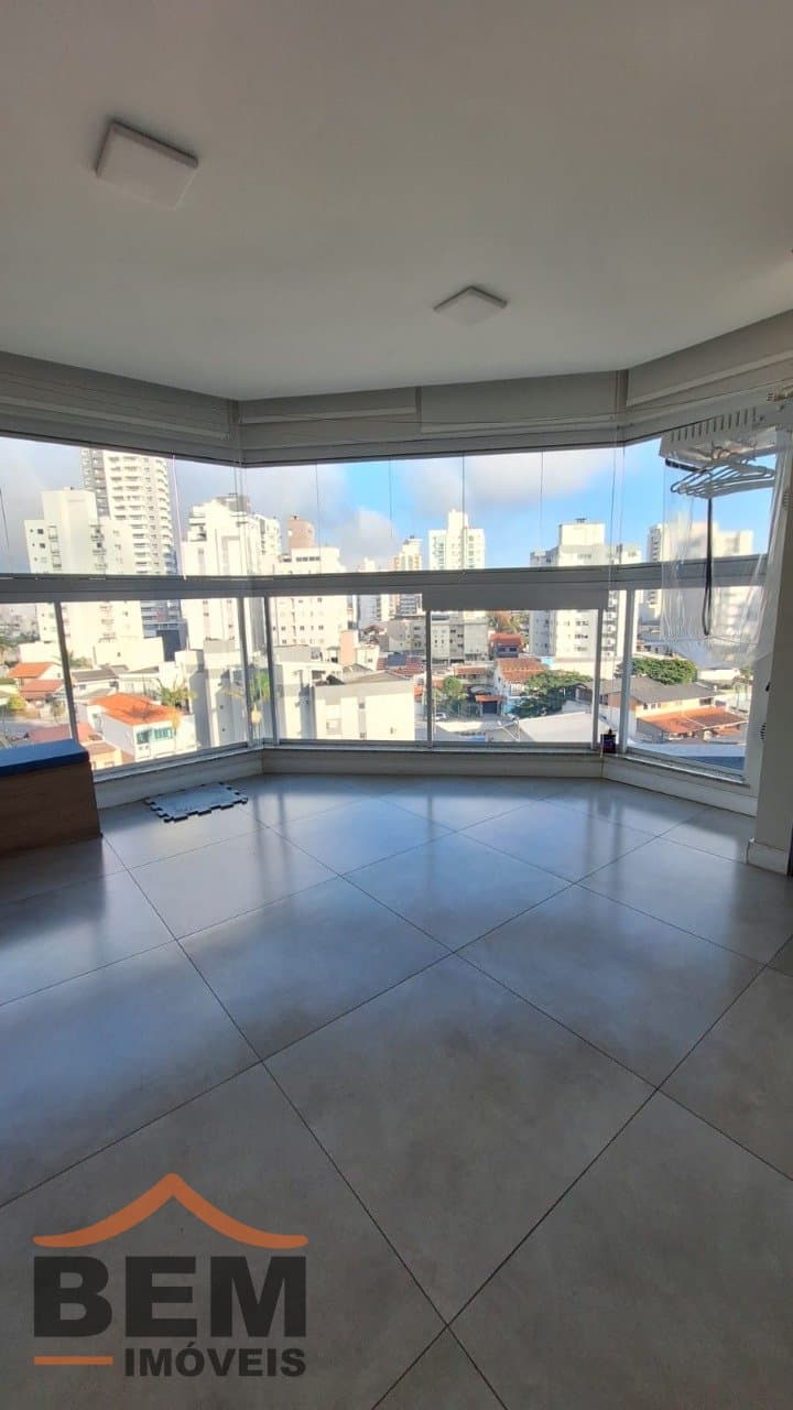 Apartamento para Venda com 3 quartos e 90m² no bairro Vila Operária, em Itajaí