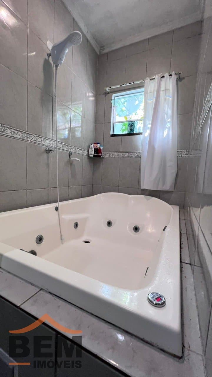Casa para Venda com 5 quartos e 325m² no bairro Ressacada, em Itajaí