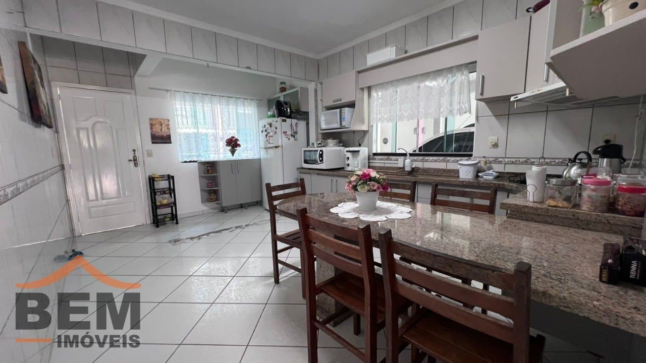 Casa para Venda com 5 quartos e 325m² no bairro Ressacada, em Itajaí