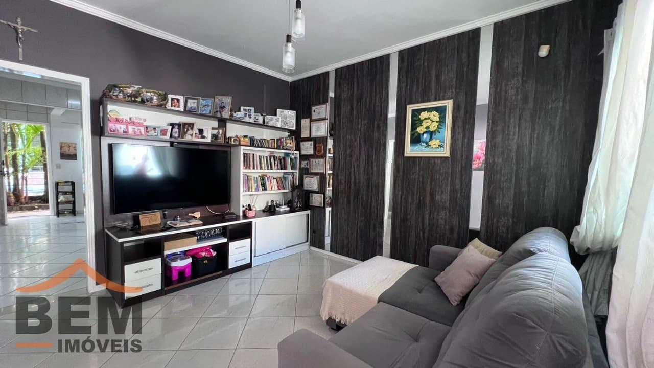 Casa para Venda com 5 quartos e 325m² no bairro Ressacada, em Itajaí