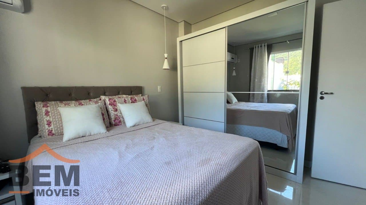 Casa para Venda com 5 quartos e 325m² no bairro Ressacada, em Itajaí