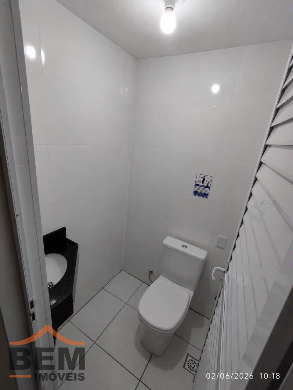 Sala Comercial para Locação com 380m² no bairro São Vicente, em Itajaí: 10 - BANHEIRO MASCULINO