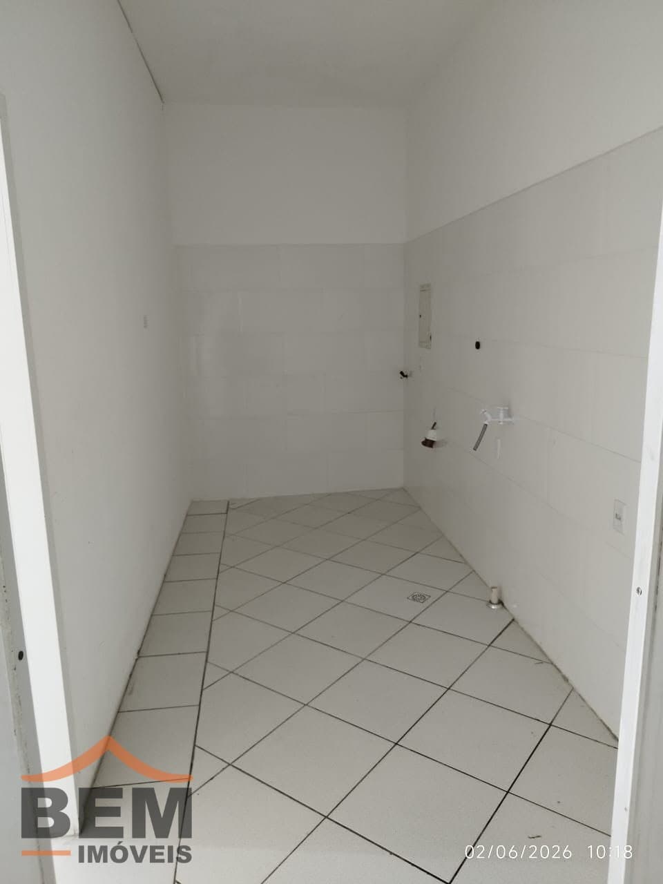 Sala Comercial para Locação com 380m² no bairro São Vicente, em Itajaí: 9 - ÁREA DE SERVIÇO