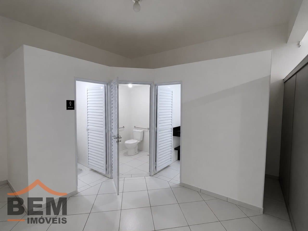 Sala Comercial para Locação com 380m² no bairro São Vicente, em Itajaí: 8 - INTERNO