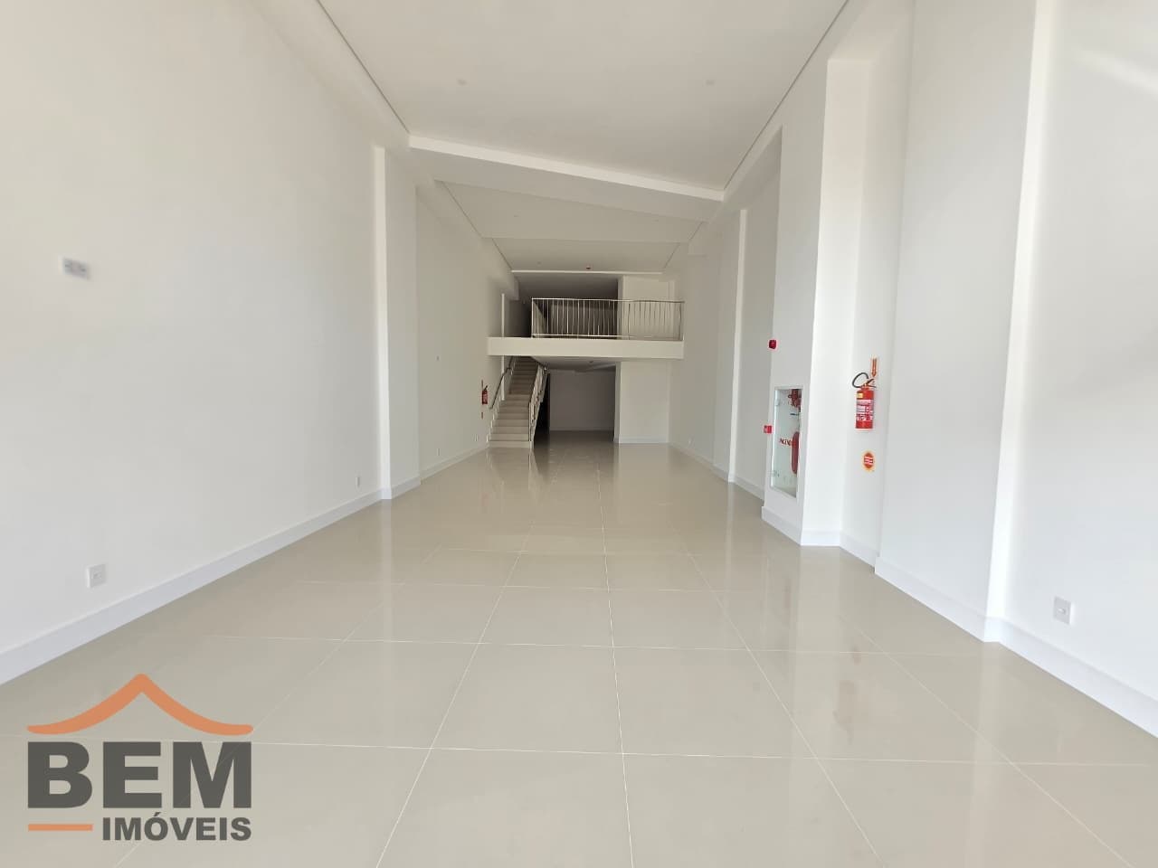 Sala Comercial para Locação com 152m² no bairro Centro, em Balneário Camboriú: 02-SALA COMERCIAL