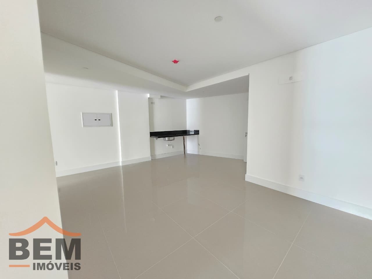 Sala Comercial para Locação com 152m² no bairro Centro, em Balneário Camboriú: 05-SALA COMERCIAL