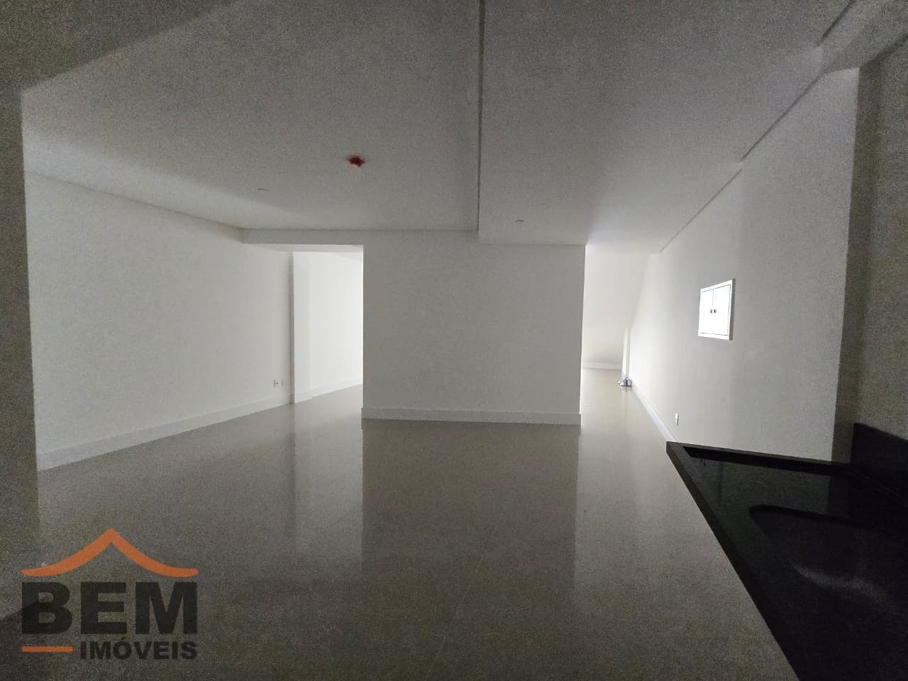 Sala Comercial para Locação com 152m² no bairro Centro, em Balneário Camboriú: 06-SALA COMERCIAL