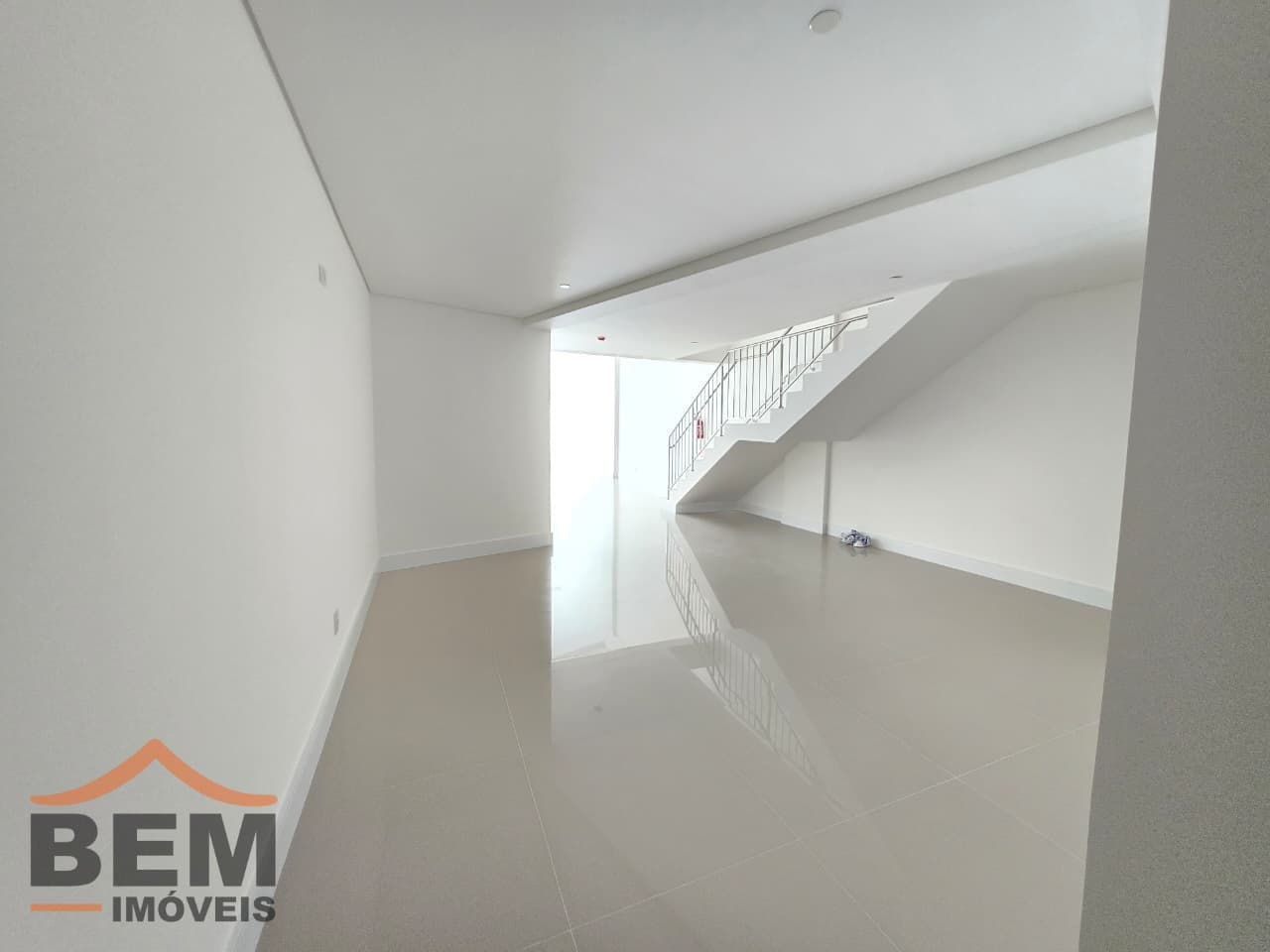 Sala Comercial para Locação com 152m² no bairro Centro, em Balneário Camboriú: 07-SALA COMERCIAL