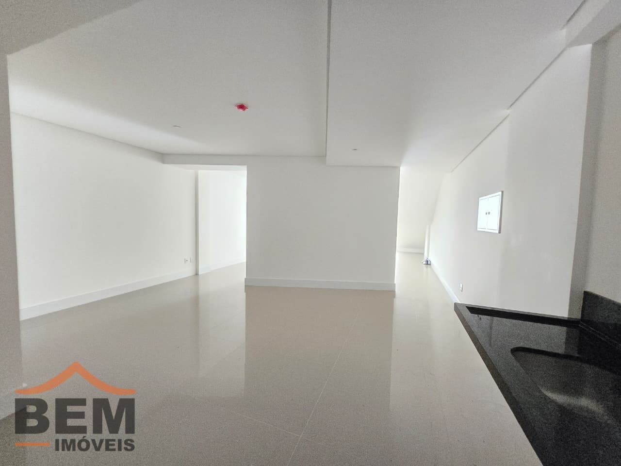Sala Comercial para Locação com 152m² no bairro Centro, em Balneário Camboriú: 08-SALA COMERCIAL
