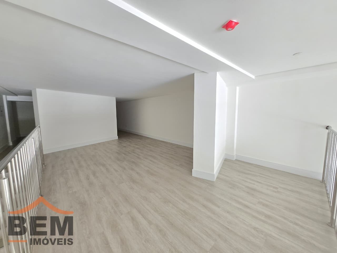 Sala Comercial para Locação com 152m² no bairro Centro, em Balneário Camboriú: 01-SALA COMERCIAL
