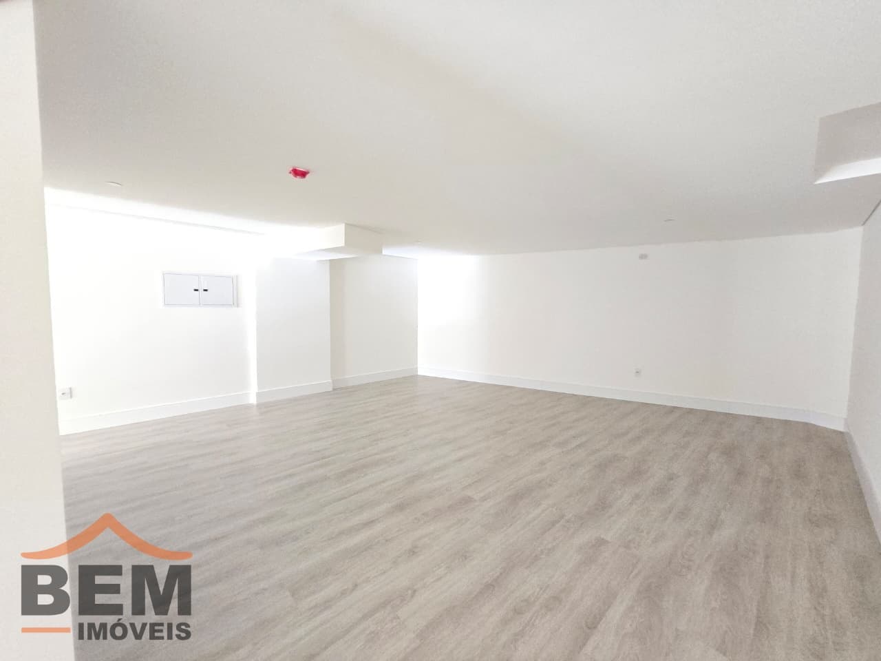Sala Comercial para Locação com 152m² no bairro Centro, em Balneário Camboriú: 11-SALA COMERCIAL