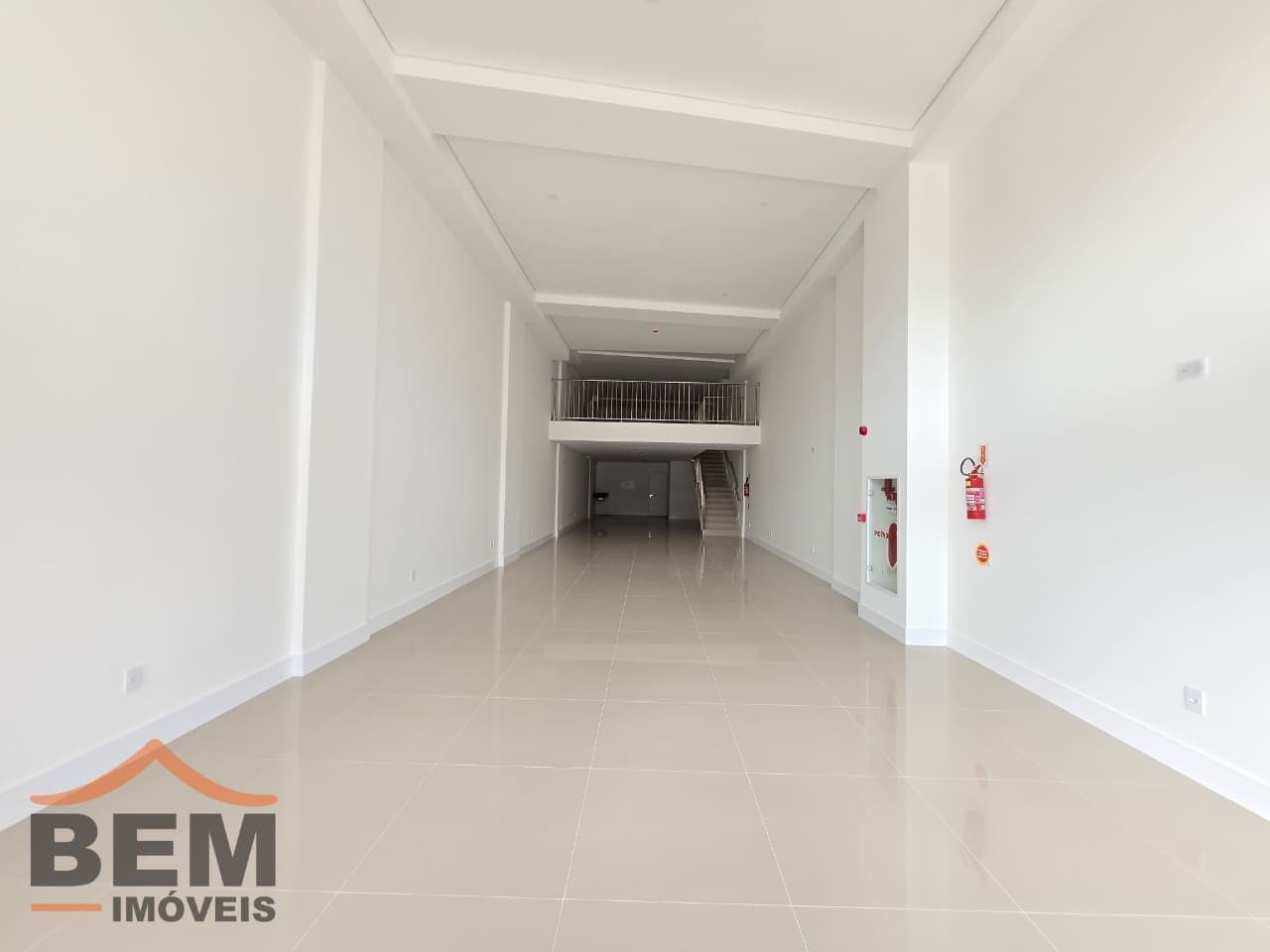 Sala Comercial para Locação com 144m² no bairro Centro, em Balneário Camboriú: 02-SALA COMERCIAL