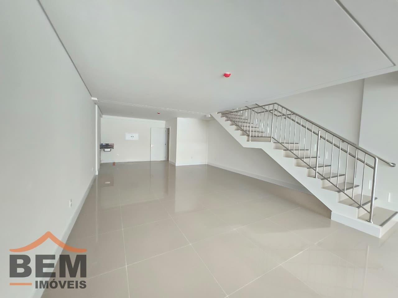Sala Comercial para Locação com 144m² no bairro Centro, em Balneário Camboriú: 04-SALA COMERCIAL