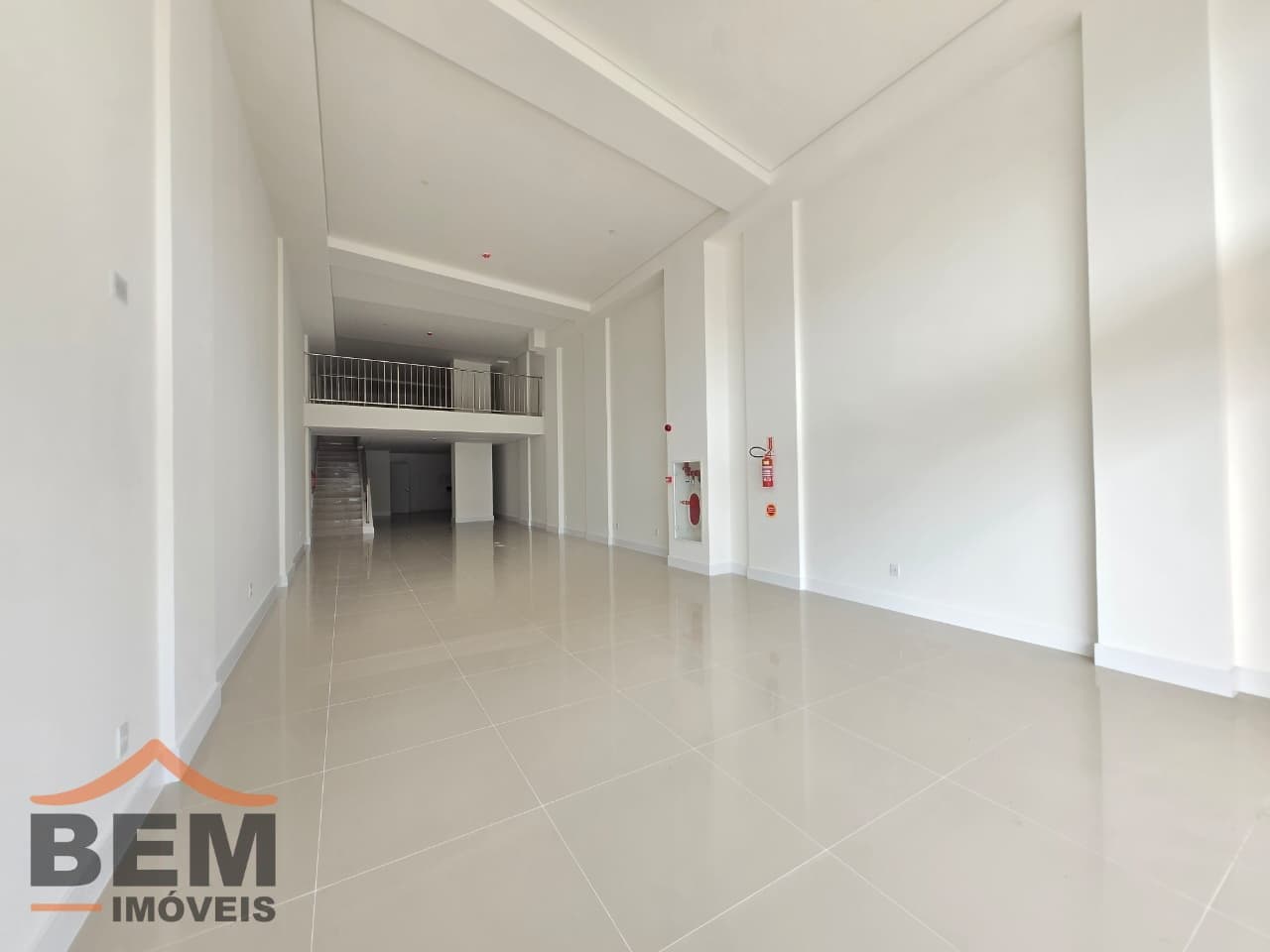 Sala Comercial para Locação com 147m² no bairro Centro, em Balneário Camboriú: 04-SALA COMERCIAL