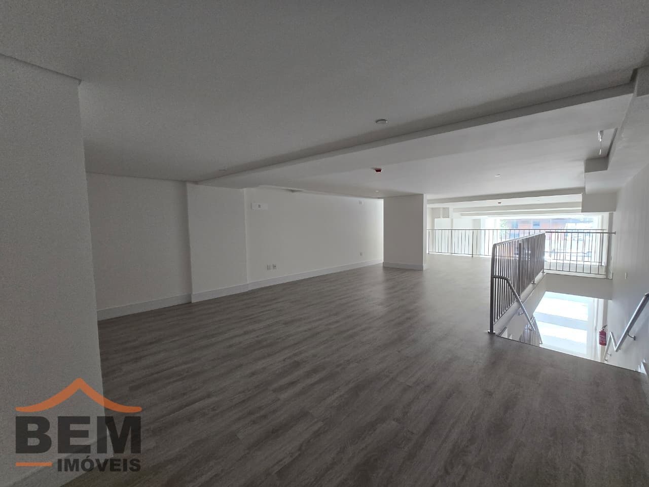 Sala Comercial para Locação com 147m² no bairro Centro, em Balneário Camboriú: 07-SALA COMERCIAL