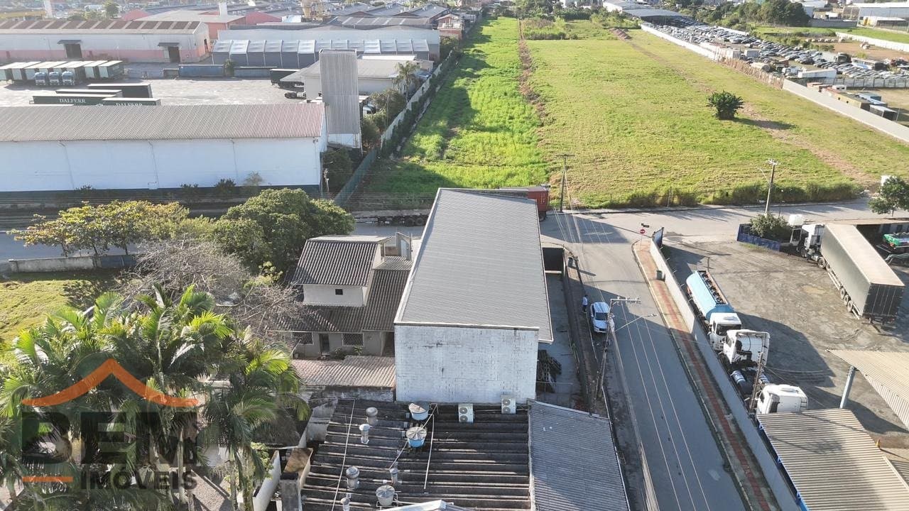 Galpão com 380m² no bairro Cordeiros, em Itajaí