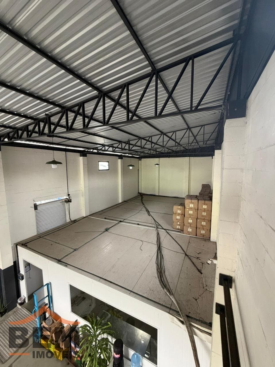 Galpão com 380m² no bairro Cordeiros, em Itajaí