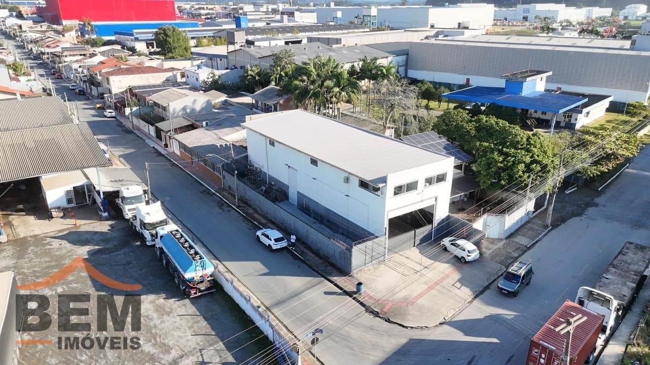 Galpão com 380m² no bairro Cordeiros, em Itajaí