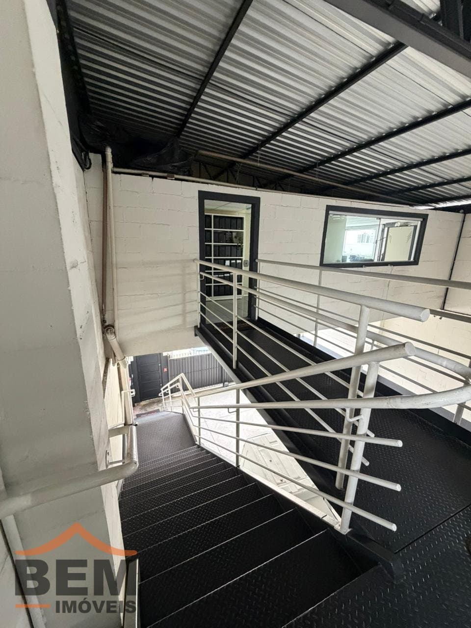 Galpão com 380m² no bairro Cordeiros, em Itajaí