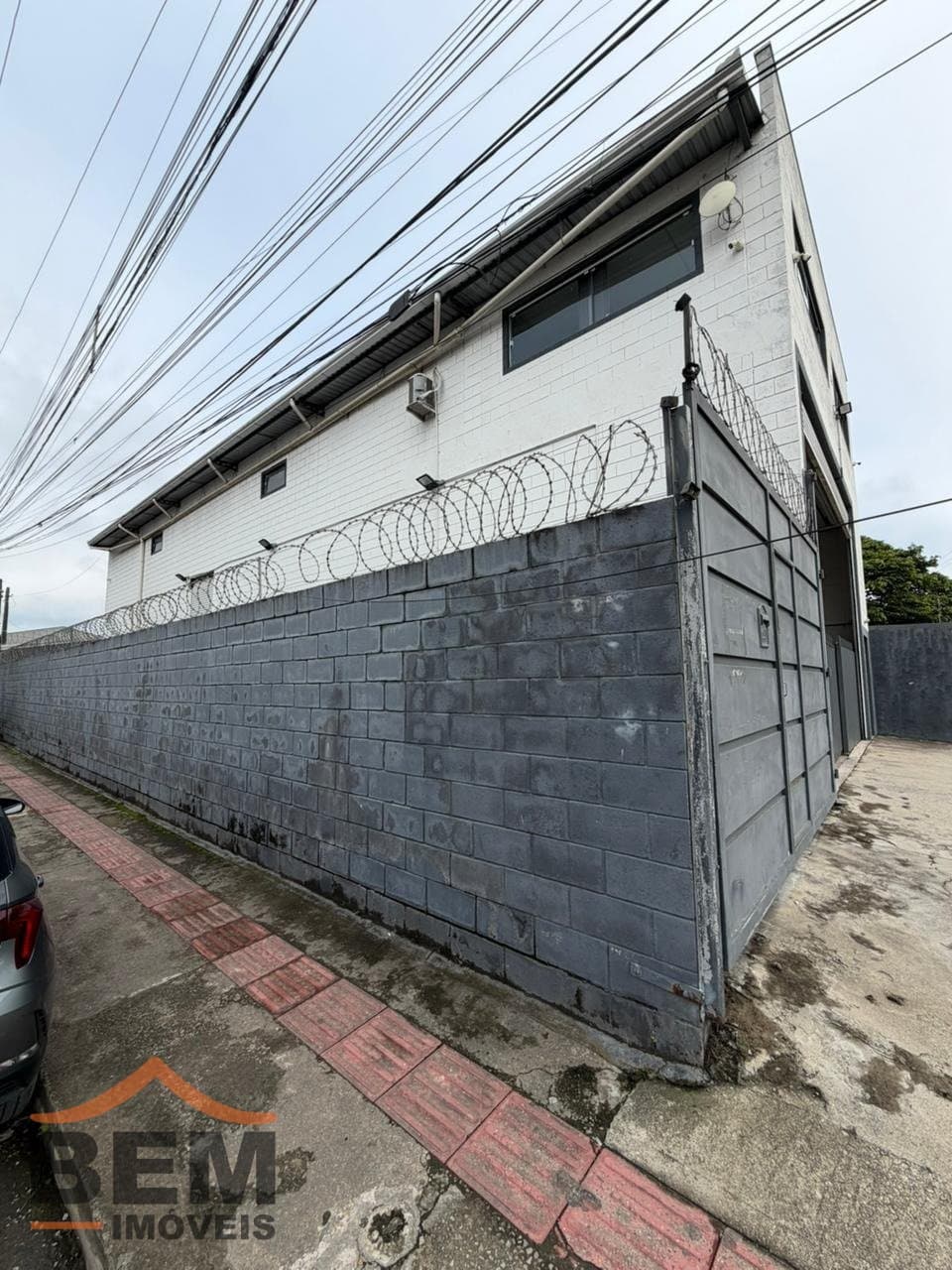 Galpão com 380m² no bairro Cordeiros, em Itajaí