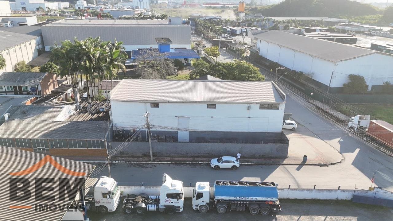Galpão com 380m² no bairro Cordeiros, em Itajaí