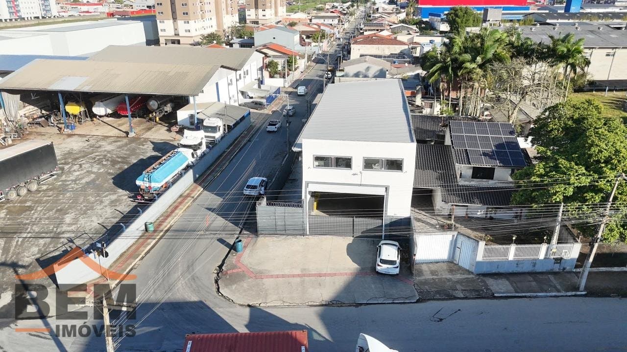 Galpão com 380m² no bairro Cordeiros, em Itajaí