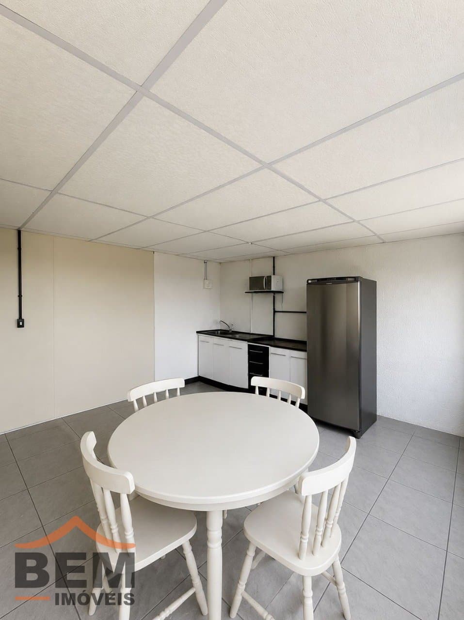 Galpão com 380m² no bairro Cordeiros, em Itajaí