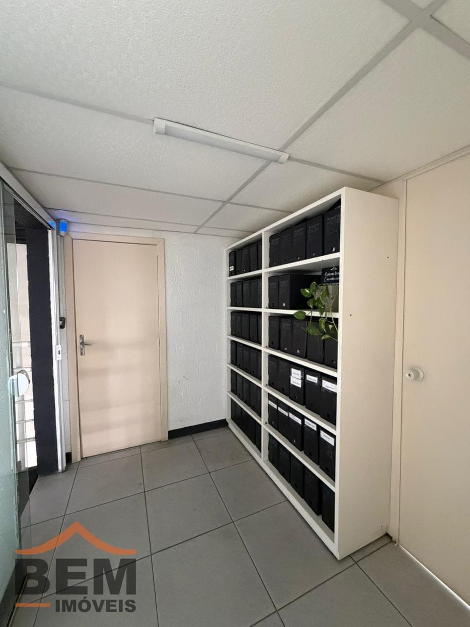Galpão com 380m² no bairro Cordeiros, em Itajaí
