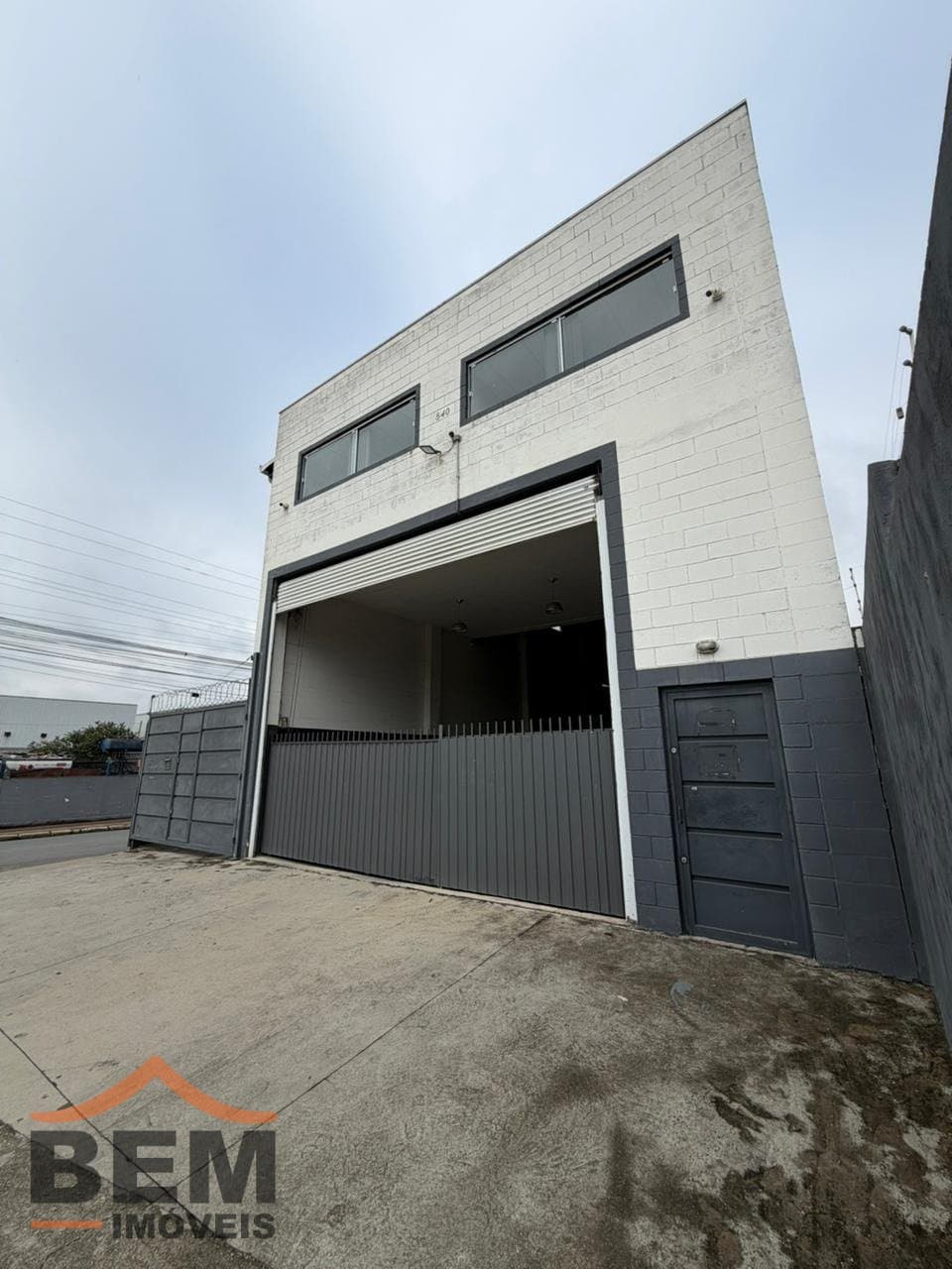Galpão com 380m² no bairro Cordeiros, em Itajaí