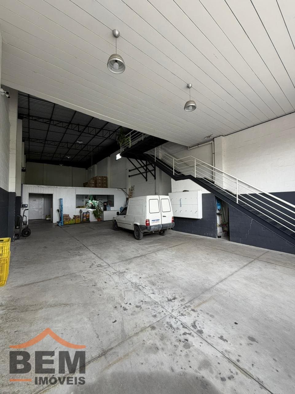 Galpão com 380m² no bairro Cordeiros, em Itajaí