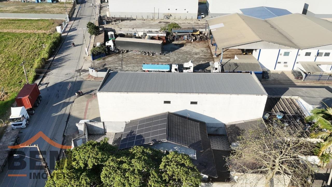 Galpão com 380m² no bairro Cordeiros, em Itajaí