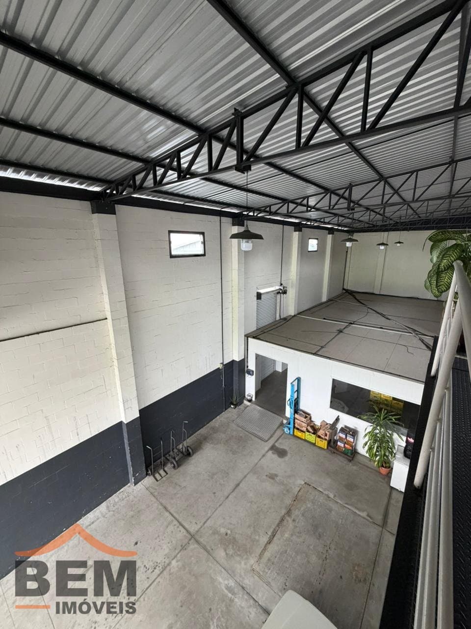 Galpão com 380m² no bairro Cordeiros, em Itajaí